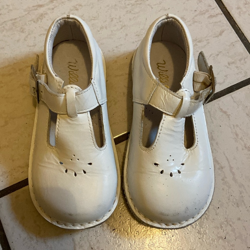 Willits toddlers white shoes size 9.5 $45